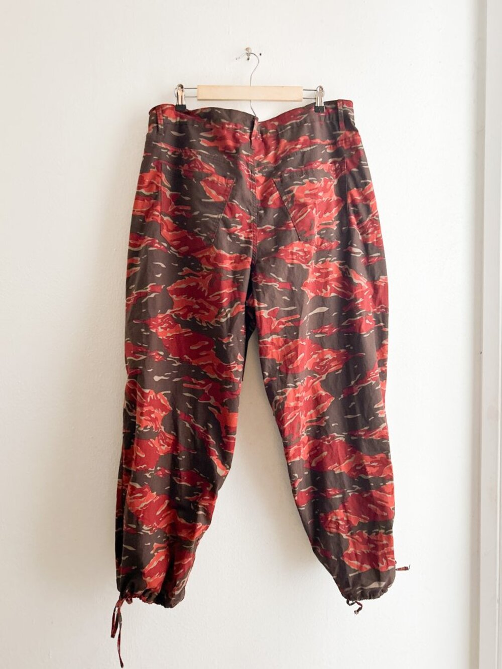 Good American Uniform Red/Orange Desert Camo Parachute Pants SZ 15 - Picture 7 of 8